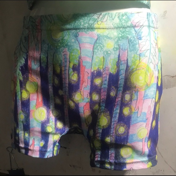 Firefly Forest Athletic Crop Top and Shorts - Picture 3 of 5